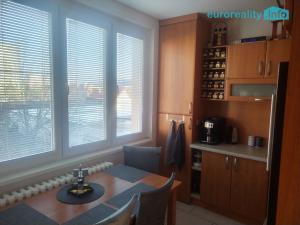 Prodej bytu 4+1, Karlovy Vary, Plešivecká, 77 m2