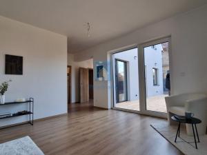 Prodej bytu 4+1, Praha - Běchovice, Pplk. Nováčka, 348 m2