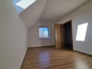 Prodej bytu 4+1, Praha - Běchovice, Pplk. Nováčka, 348 m2
