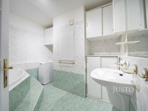 Prodej bytu 3+1, Praha - Chodov, Na sádce, 72 m2