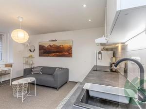 Pronájem bytu 2+kk, Praha - Braník, Vrbova, 33 m2