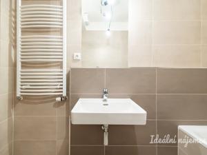 Pronájem bytu 2+kk, Praha - Prosek, Čakovická, 41 m2