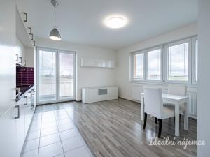 Pronájem bytu 2+kk, Praha - Kyje, Farkašova, 43 m2