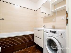Pronájem bytu 2+kk, Praha - Kyje, Farkašova, 43 m2