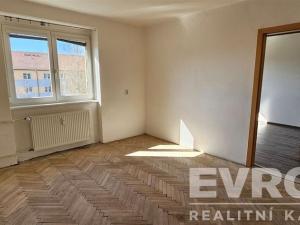 Prodej bytu 3+1, Chvaletice, Obránců míru, 58 m2