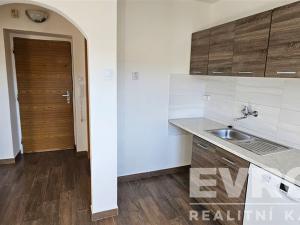 Prodej bytu 3+1, Chvaletice, Obránců míru, 58 m2