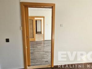 Prodej bytu 3+1, Chvaletice, Obránců míru, 58 m2