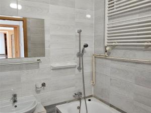 Prodej bytu 3+1, Chvaletice, Obránců míru, 58 m2