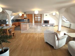 Pronájem kanceláře, Klíčany, 237 m2