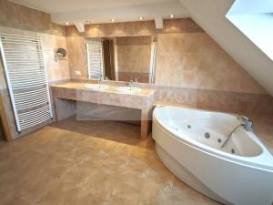 Pronájem bytu 5+kk, Klíčany, 237 m2