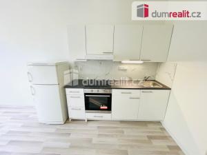Pronájem bytu 1+kk, Praha - Smíchov, Na Skalce, 28 m2