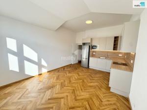 Pronájem bytu 3+kk, Praha - Karlín, Křižíkova, 82 m2