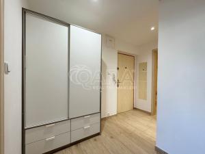 Pronájem bytu 2+kk, Praha - Horní Měcholupy, Veronské nám., 52 m2
