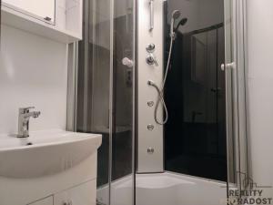 Pronájem bytu 2+1, Zlín - Malenovice, Chelčického, 57 m2