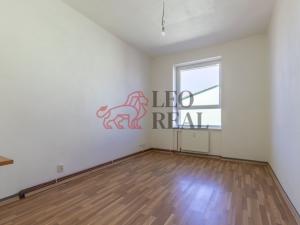 Prodej činžovního domu, Strašice, 1600 m2