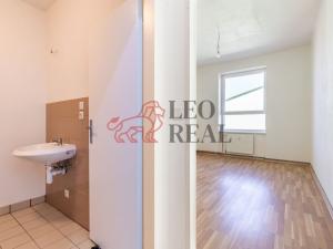 Prodej činžovního domu, Strašice, 1600 m2