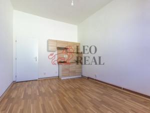 Prodej činžovního domu, Strašice, 1600 m2