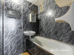 Pronájem bytu 3+1, Praha - Prosek, Litvínovská, 67 m2