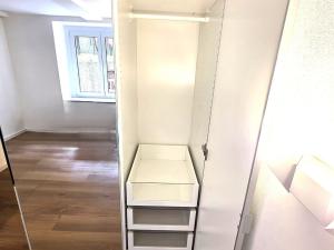 Pronájem bytu 1+kk, Praha - Břevnov, Nad Kajetánkou, 17 m2