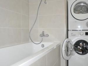 Pronájem bytu 2+kk, Praha - Vysočany, Smržových, 54 m2