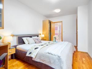 Pronájem bytu 2+kk, Praha - Žižkov, Havlíčkovo náměstí, 60 m2