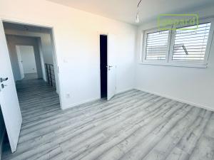 Prodej bytu 6+kk a větší, Bavoryně - Na Lhotkách, 165 m2