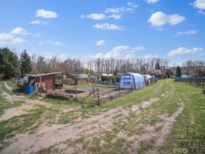 Prodej zahrady, Rybitví, 203 m2