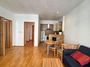Pronájem bytu 2+kk, Praha - Vinohrady, Korunní, 62 m2