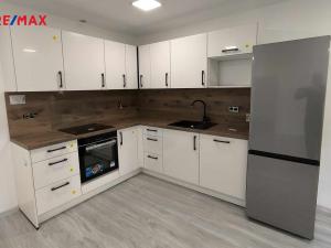 Pronájem bytu 4+kk, Praha - Kobylisy, Pohnertova, 86 m2