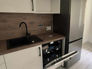 Pronájem bytu 4+kk, Praha - Kobylisy, Pohnertova, 86 m2