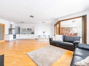 Pronájem bytu 3+kk, Praha - Liboc, Naardenská, 127 m2