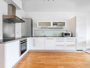 Pronájem bytu 3+kk, Praha - Liboc, Naardenská, 127 m2