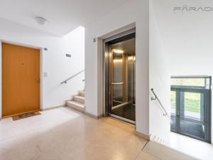 Pronájem bytu 3+kk, Praha - Liboc, Naardenská, 127 m2