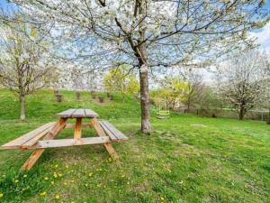 Pronájem bytu 3+kk, Praha - Liboc, Naardenská, 127 m2