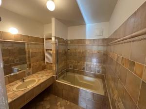 Pronájem bytu 2+kk, Praha - Liboc, Pod cihelnou, 61 m2