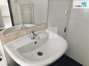 Pronájem bytu 2+1, Praha - Hrdlořezy, Českobrodská, 75 m2