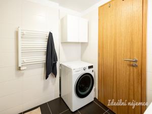 Pronájem bytu 2+kk, Praha - Dolní Chabry, Poštova, 51 m2
