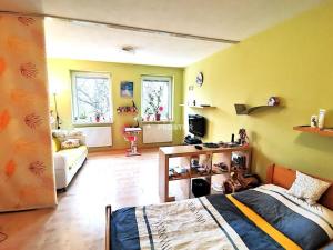 Pronájem bytu 1+1, Milovice - Mladá, Kaštanová, 43 m2
