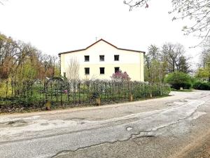 Pronájem bytu 1+1, Milovice - Mladá, Kaštanová, 43 m2