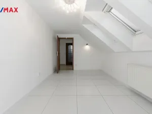 Prodej rodinného domu, Jenišov - Pod Rohem, K Rohu, 210 m2