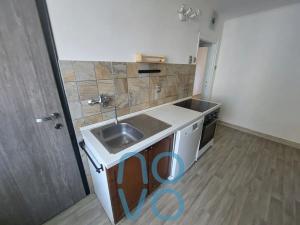 Pronájem bytu 2+1, Praha - Hloubětín, Konzumní, 58 m2