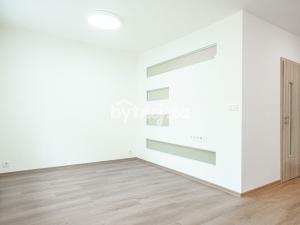 Pronájem bytu 2+kk, Praha - Bubeneč, Verdunská, 37 m2