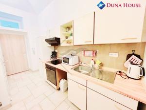 Pronájem bytu 1+1, Praha - Vyšehrad, Neklanova, 33 m2