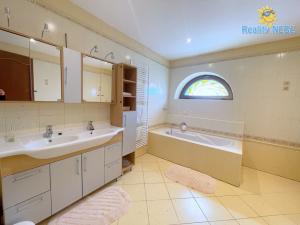 Prodej rodinného domu, Praha - Dolní Měcholupy, Za kovárnou, 310 m2