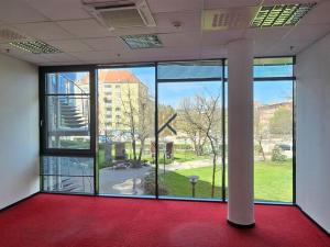 Pronájem obchodního prostoru, Praha - Libeň, Českomoravská, 1642 m2