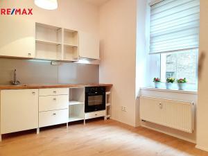 Pronájem bytu 1+kk, Praha - Vysočany, Vysočanské náměstí, 32 m2