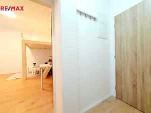 Pronájem bytu 1+kk, Praha - Vysočany, Vysočanské náměstí, 32 m2