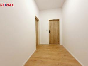 Pronájem bytu 1+kk, Praha - Vysočany, Vysočanské náměstí, 32 m2