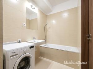 Pronájem bytu 1+kk, Praha - Stodůlky, Klementova, 31 m2