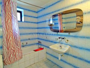 Prodej rodinného domu, Karlovy Vary - Tašovice, Benátská, 300 m2